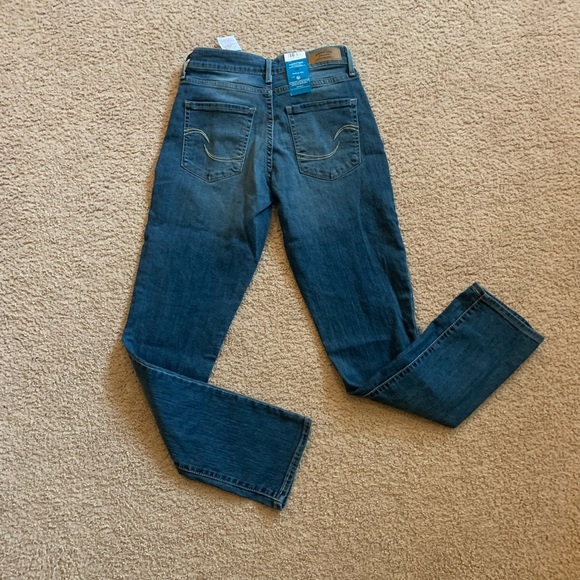 Woman’s Levi’s Signature Jeans - Picture 5 of 7